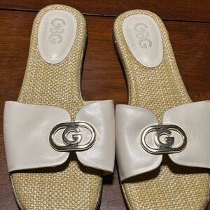 GBG Los Angeles Women's White Slide Sandals